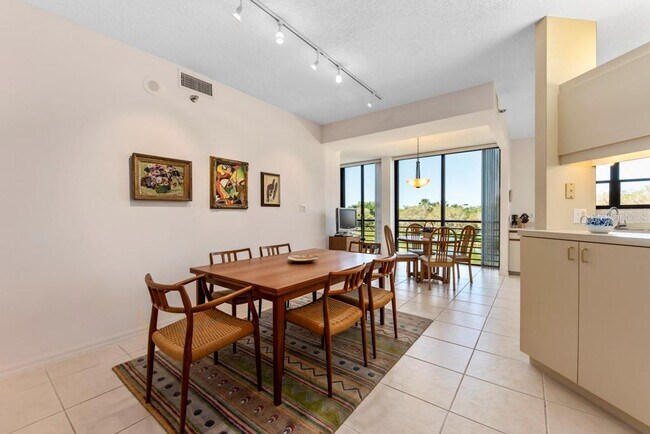 Building Photo - 5400 Eagles Point Cir