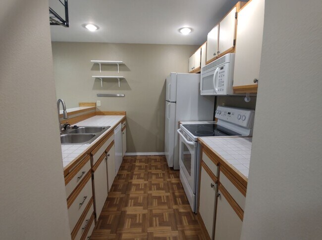 Building Photo - Well-Maintained 1BR Condo Near North Seattle College with Parking & Storage