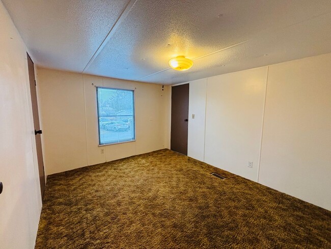 Building Photo - Mobile Home