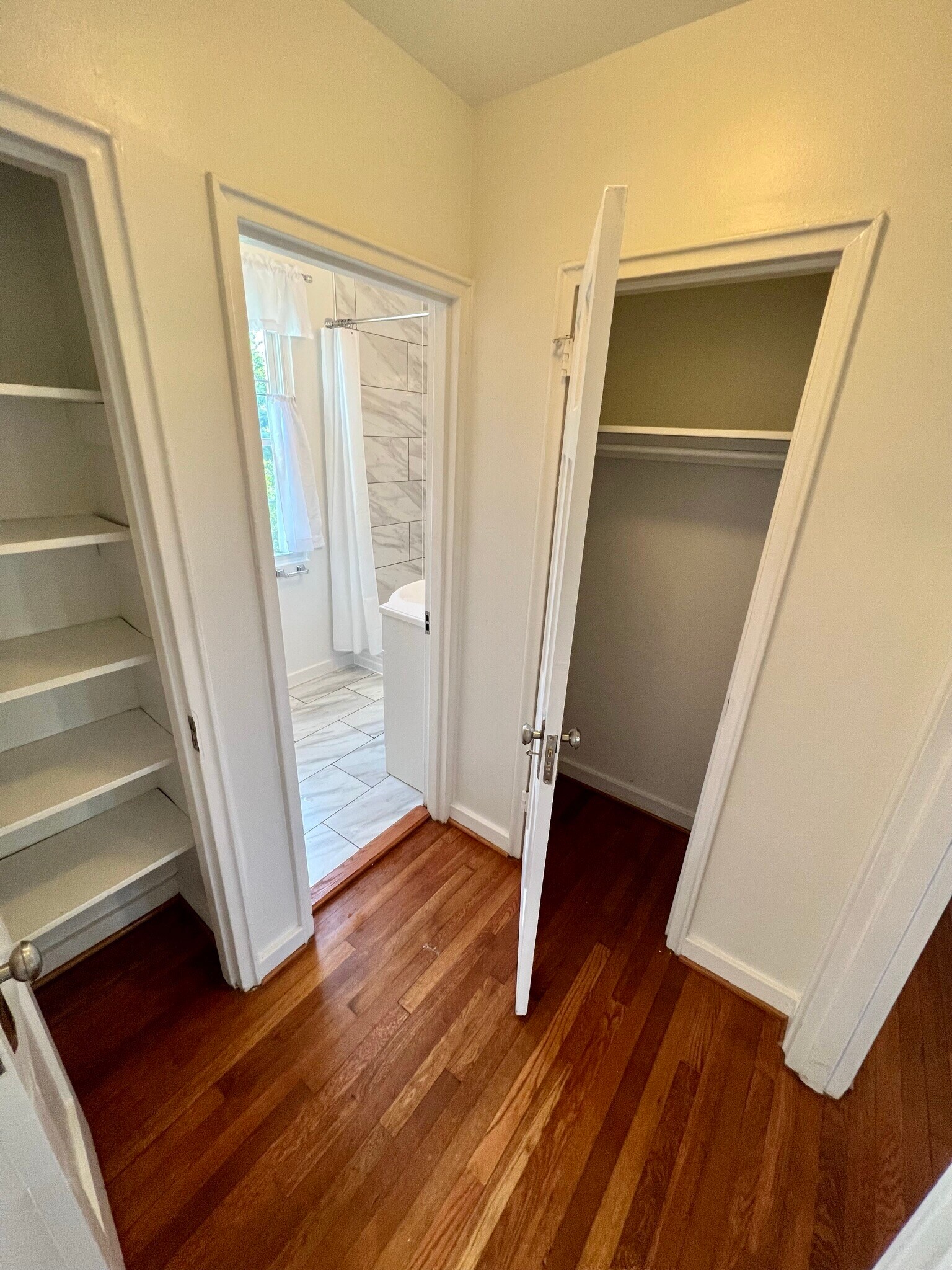 Hallway - 5 E Glebe Rd