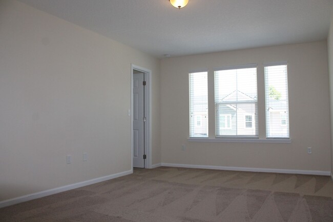 Building Photo - What A Deal! 2-bedroom 2.5 bath Townhome i...