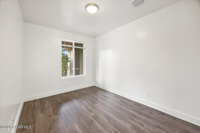 Building Photo - 1643 Stratford Pl