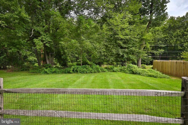 Building Photo - 732 N Tyson Ave