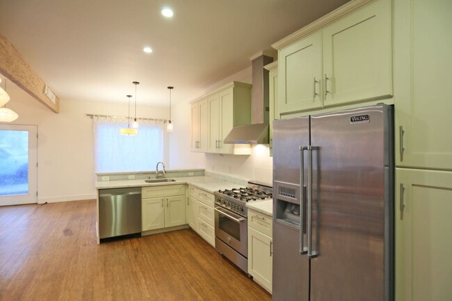 Building Photo - Spacious three-story 4BR/3BA single family home in Bernal Heights, Deck, View,W/D,Storage(637 Per...