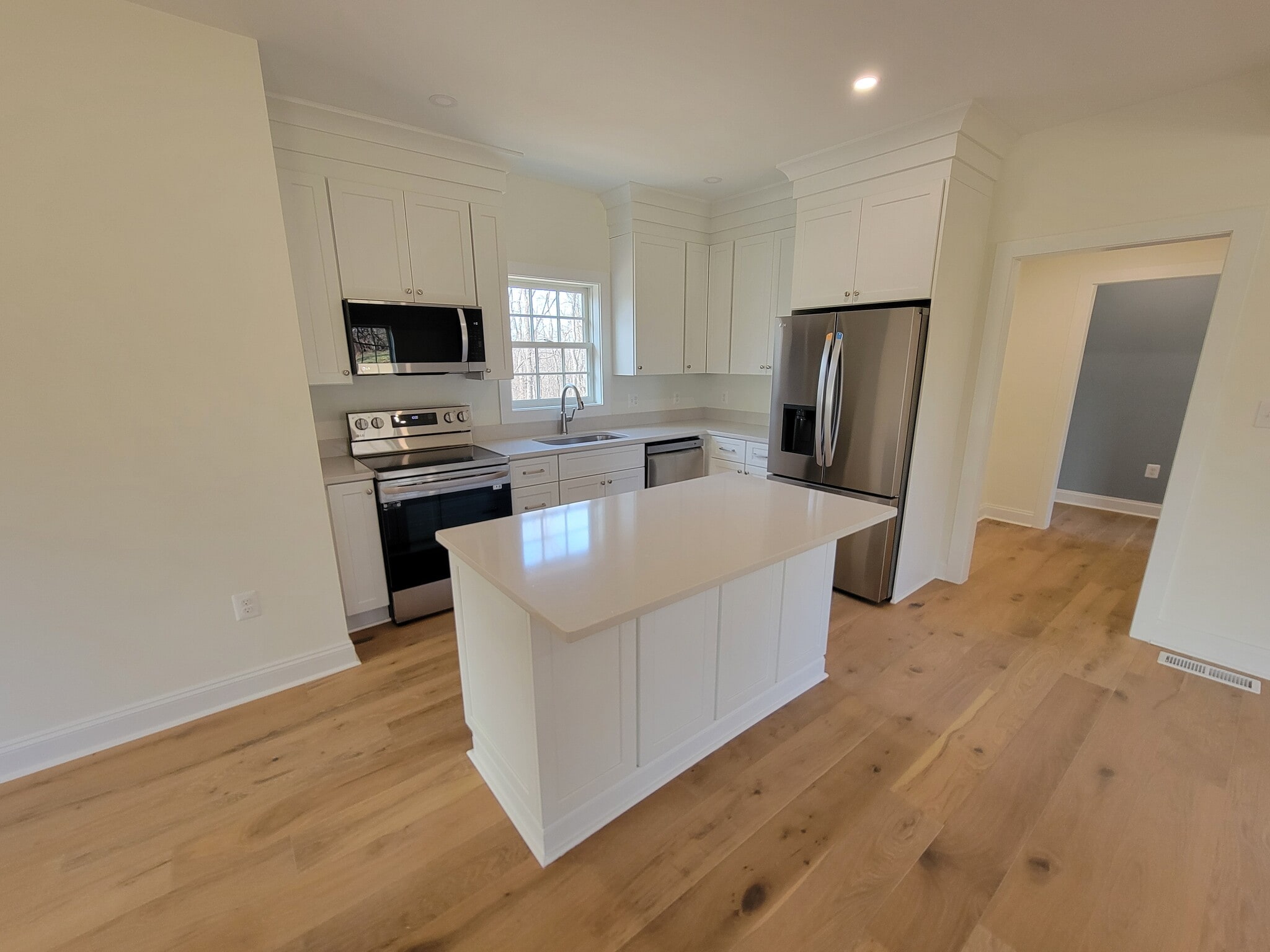Building Photo - 7143 Hesperides Dr