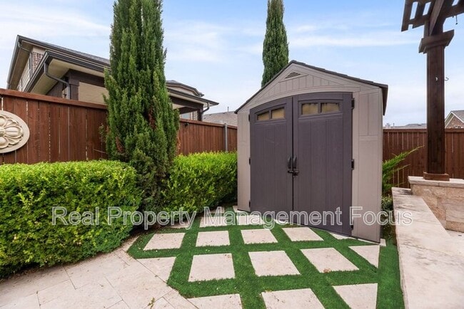 Building Photo - 3625 Funston Dr