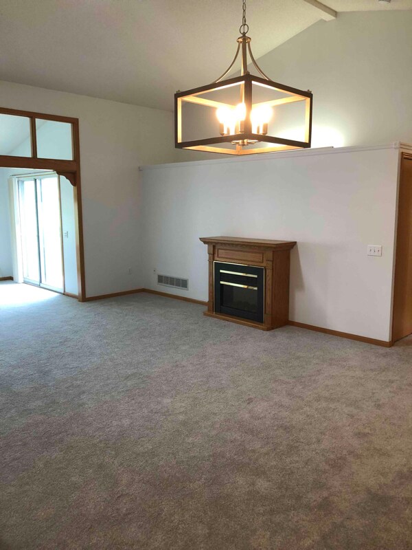 Building Photo - 9427 Prairieview Trail N