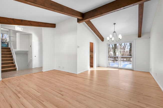 Building Photo - 25 Woodhollow Ln