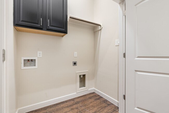 Building Photo - 2934 Whitman Dr