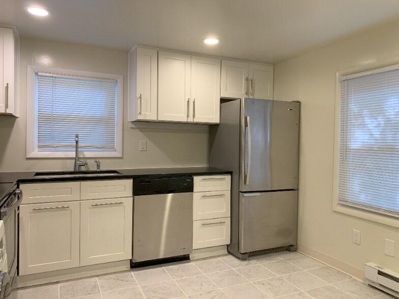 Building Photo - 139 Maple Ave