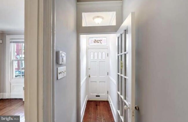 Building Photo - 726 S 16th St