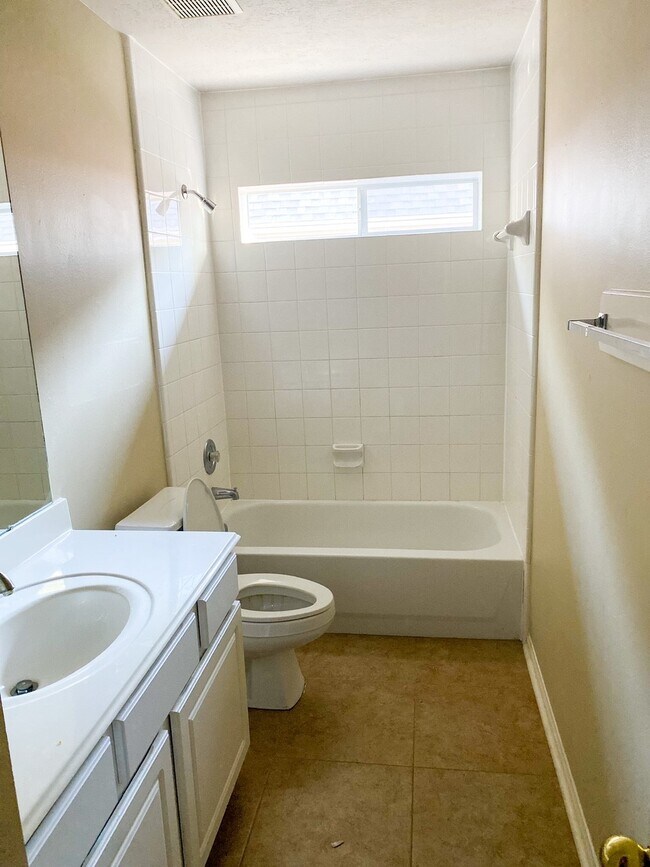 Building Photo - 19219 Sarah Ann Ct