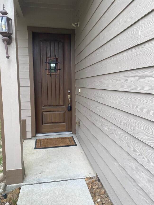 Building Photo - 102 Aventura Pl