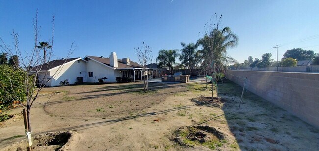 Building Photo - 109 Newberg St