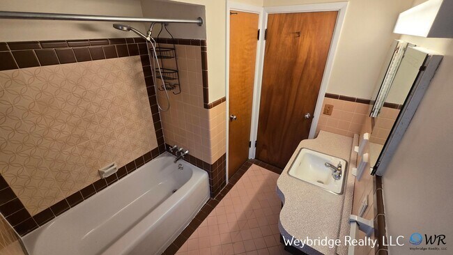 Building Photo - Charming Mid-Century 2BR Home with Sunroom, Fireplace & Fenced Yard