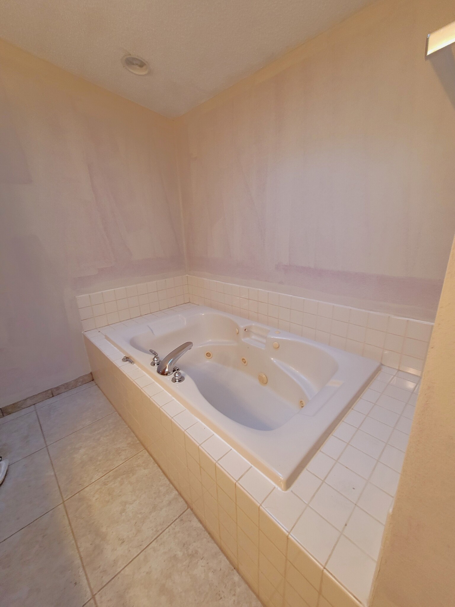 Building Photo - 516 N 8th St