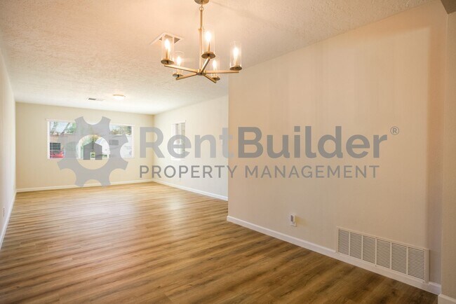 Building Photo - !!!!WOW PRICE INPROVEMENT JUST IN TIME FOR...