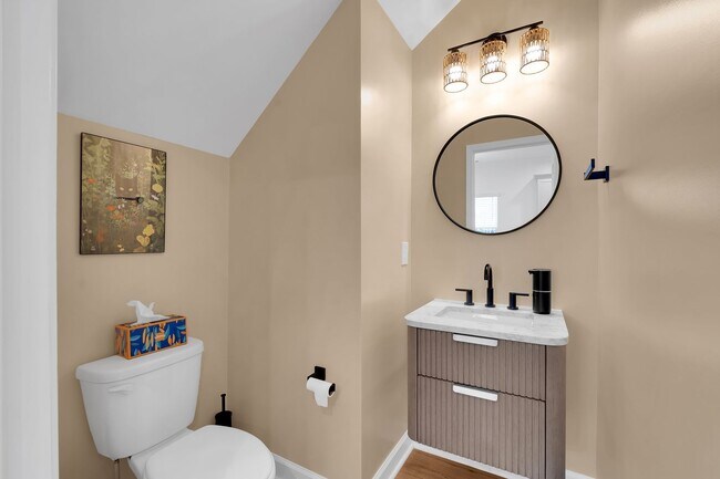 Building Photo - Beautiful Fully Furnished.