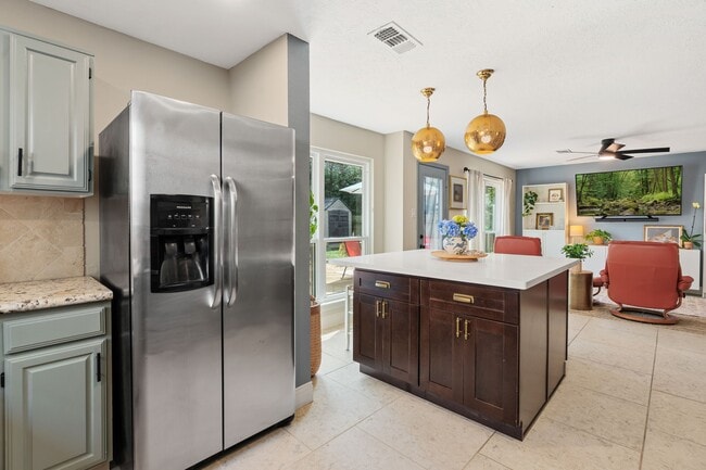 Building Photo - 115 E Pathfinders Cir