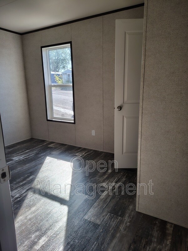 Building Photo - 900 N Curry Pike