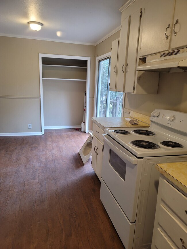Building Photo - 1118 Cynthia Dr