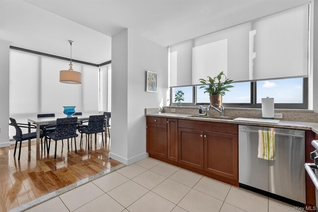 Building Photo - 10 City Pl