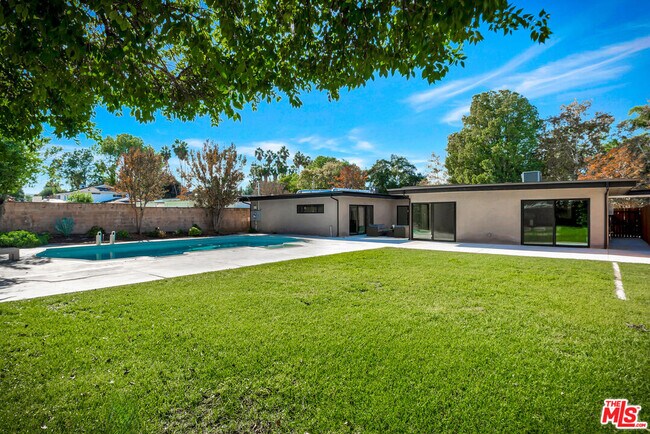 Building Photo - 6236 Sale Ave