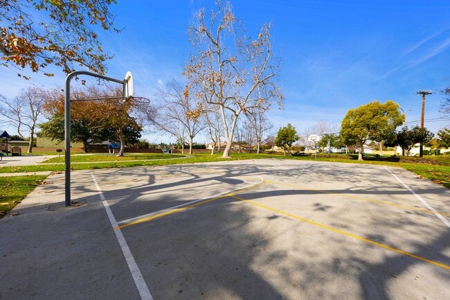 Building Photo - Beautifully maintained Tuscan-style custom home