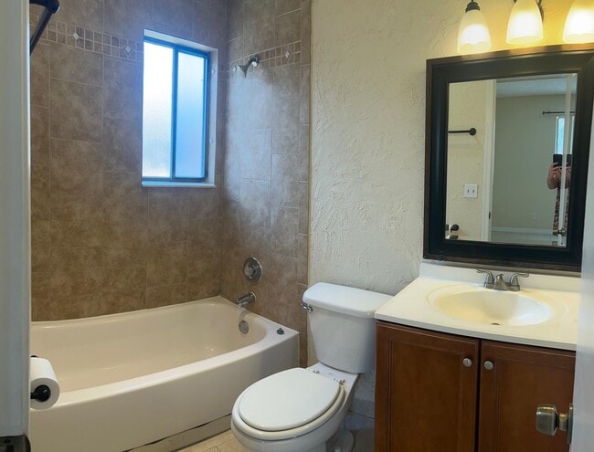 Building Photo - 139 Sparrow Dr