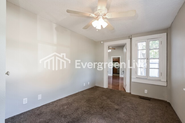 Building Photo - 600 S Center St