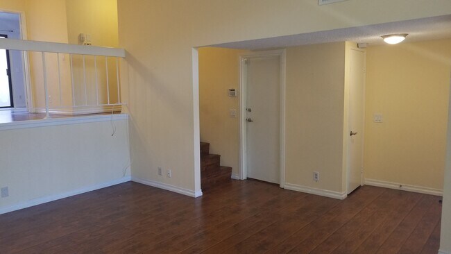 Building Photo - 2925 Wellesley Ct