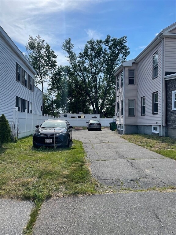 Building Photo - 22 Almont St