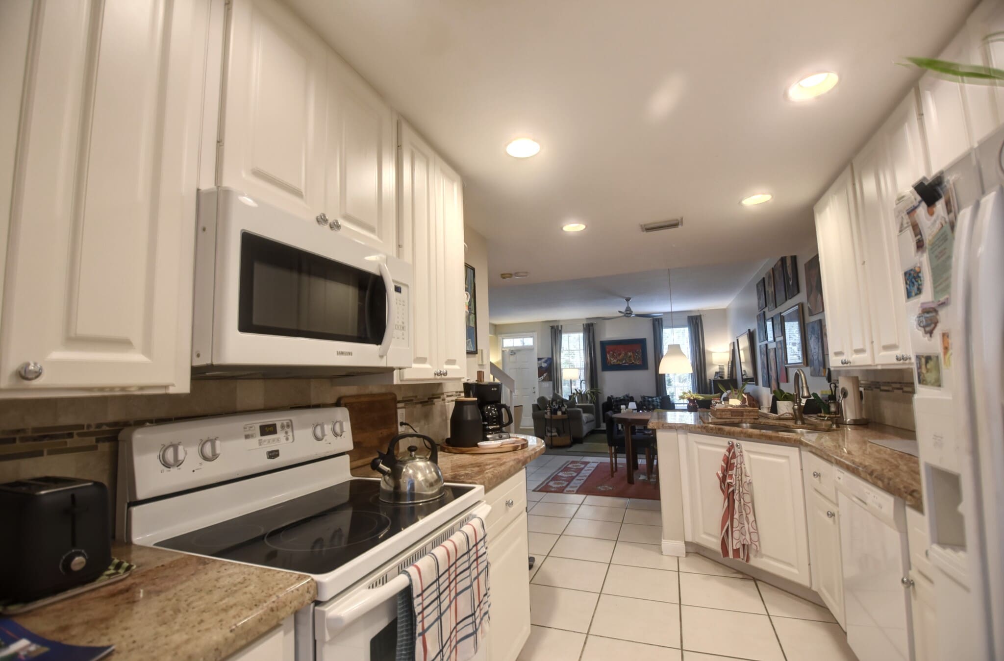kitchen - 137 Radcliffe Ct