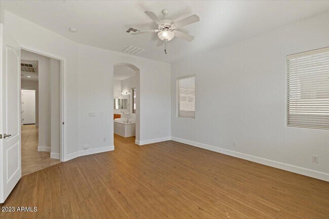 Building Photo - 2413 W Sienna Bouquet Pl