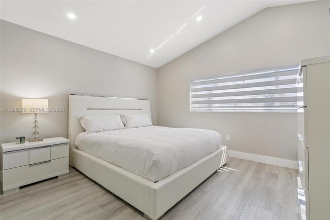 Building Photo - 1350 NW 123rd Ave