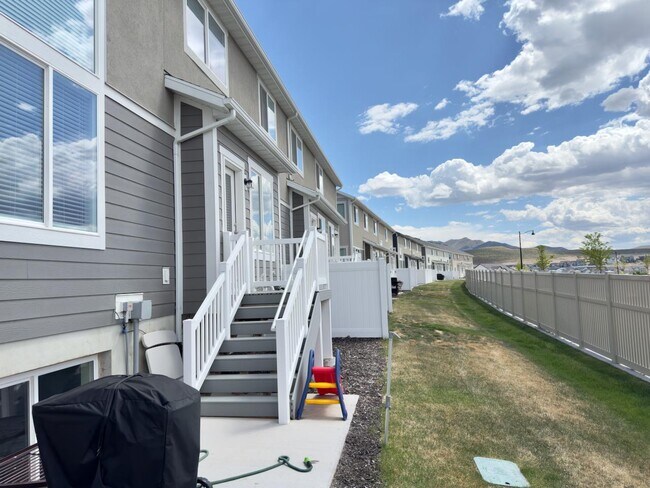 Building Photo - 1023 N Ledger Dr