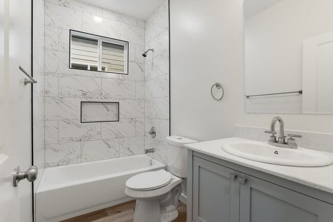 Building Photo - 2BD/2.5BA Townhouse w/ Private Fenced in Backyard, Covered Off Street Parking!