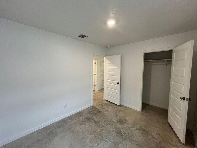 Building Photo - 912 Wax Myrtle Ct