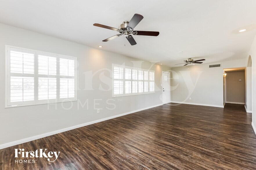 Building Photo - 2025 West Campbell Ave