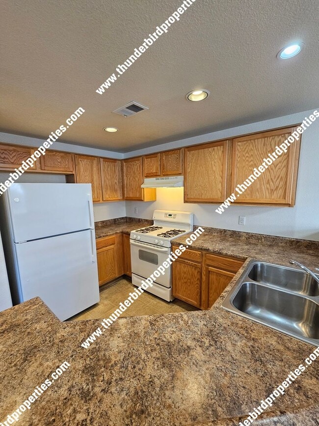 Building Photo - Available soon!!! Nice 2 Bedroom, 2 Bathroom, 1 Car Garage and 1,157 Sq Ft. Condo in Gated Commun...