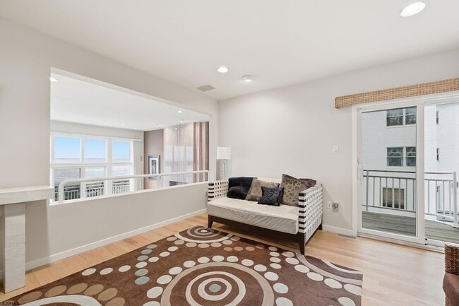 Building Photo - 119 S 11th Ave