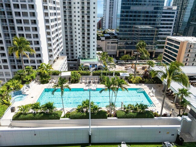 Building Photo - 1395 Brickell Ave