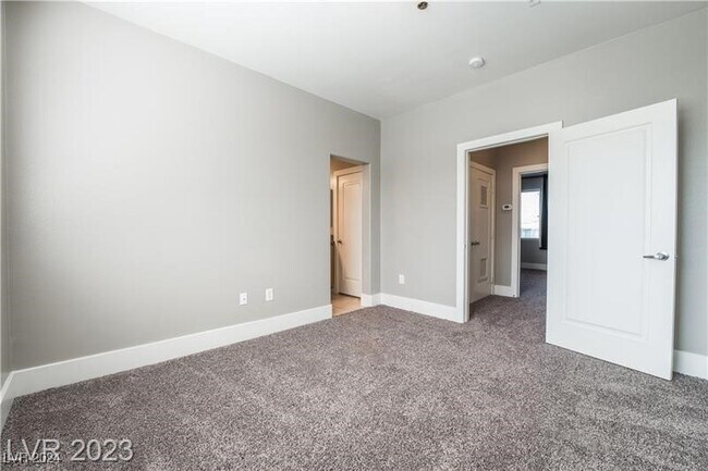 Building Photo - 9050 W Tropicana Ave