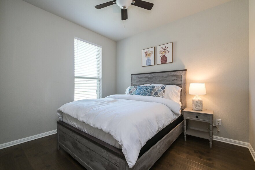 Building Photo - 2411 Verona Wy