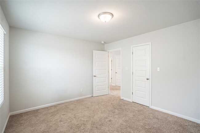 Building Photo - 301 Elm Br Trl