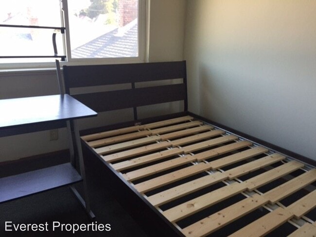 Building Photo - 2540 Regent St