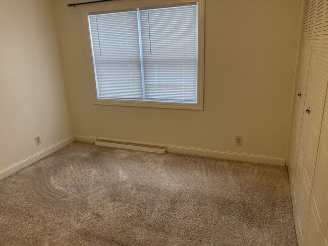 Building Photo - 101 Mitchell Cir