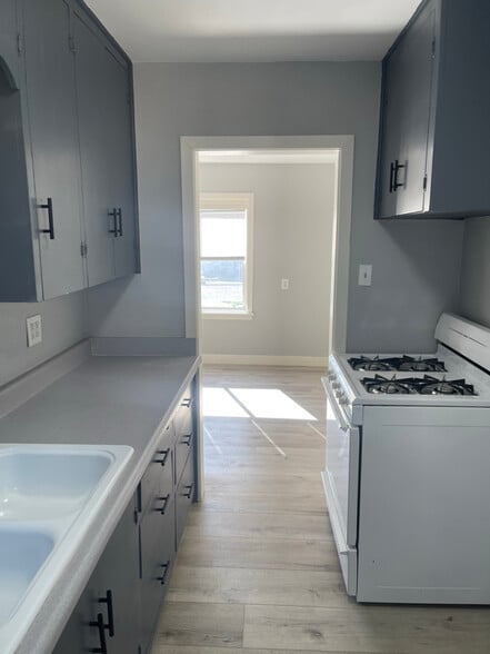 Building Photo - 214 Spruce St