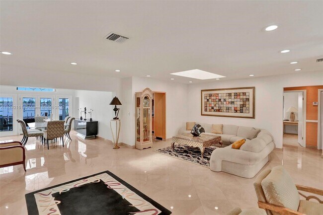 Building Photo - 1411 N Biscayne Point Rd