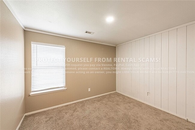 Building Photo - 1336 S Splash Dr